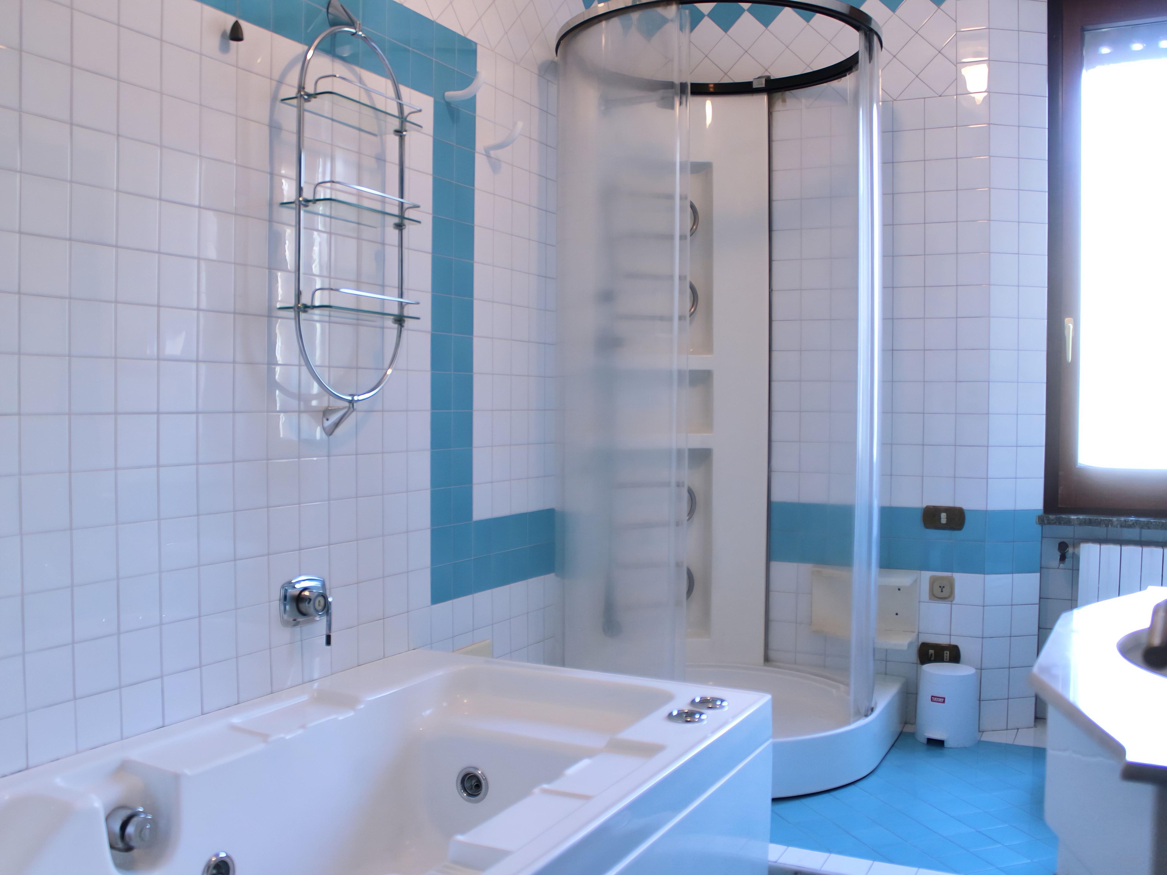 Bagno principale con vasca idromassaggio