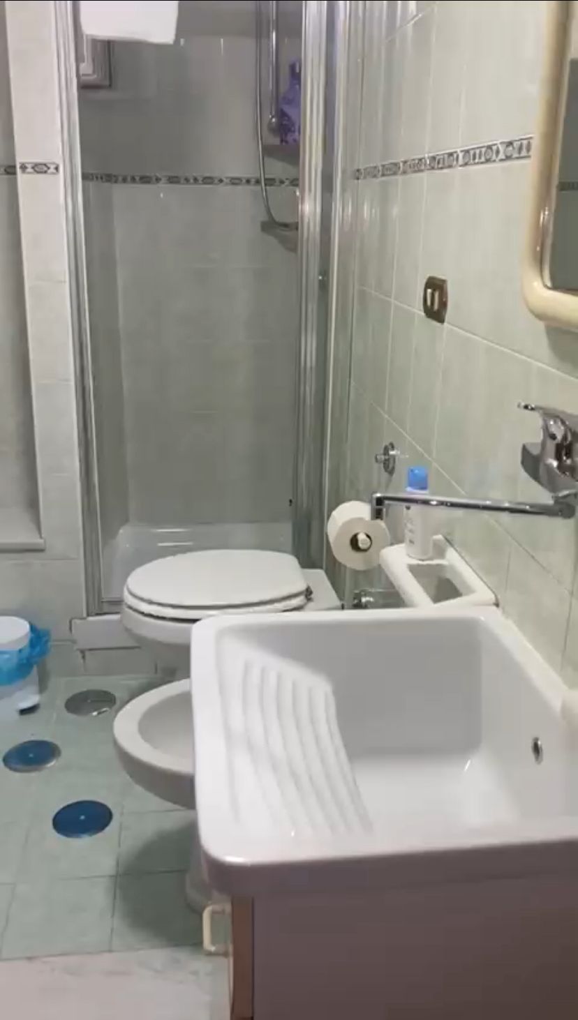 Secondo bagno con doccia